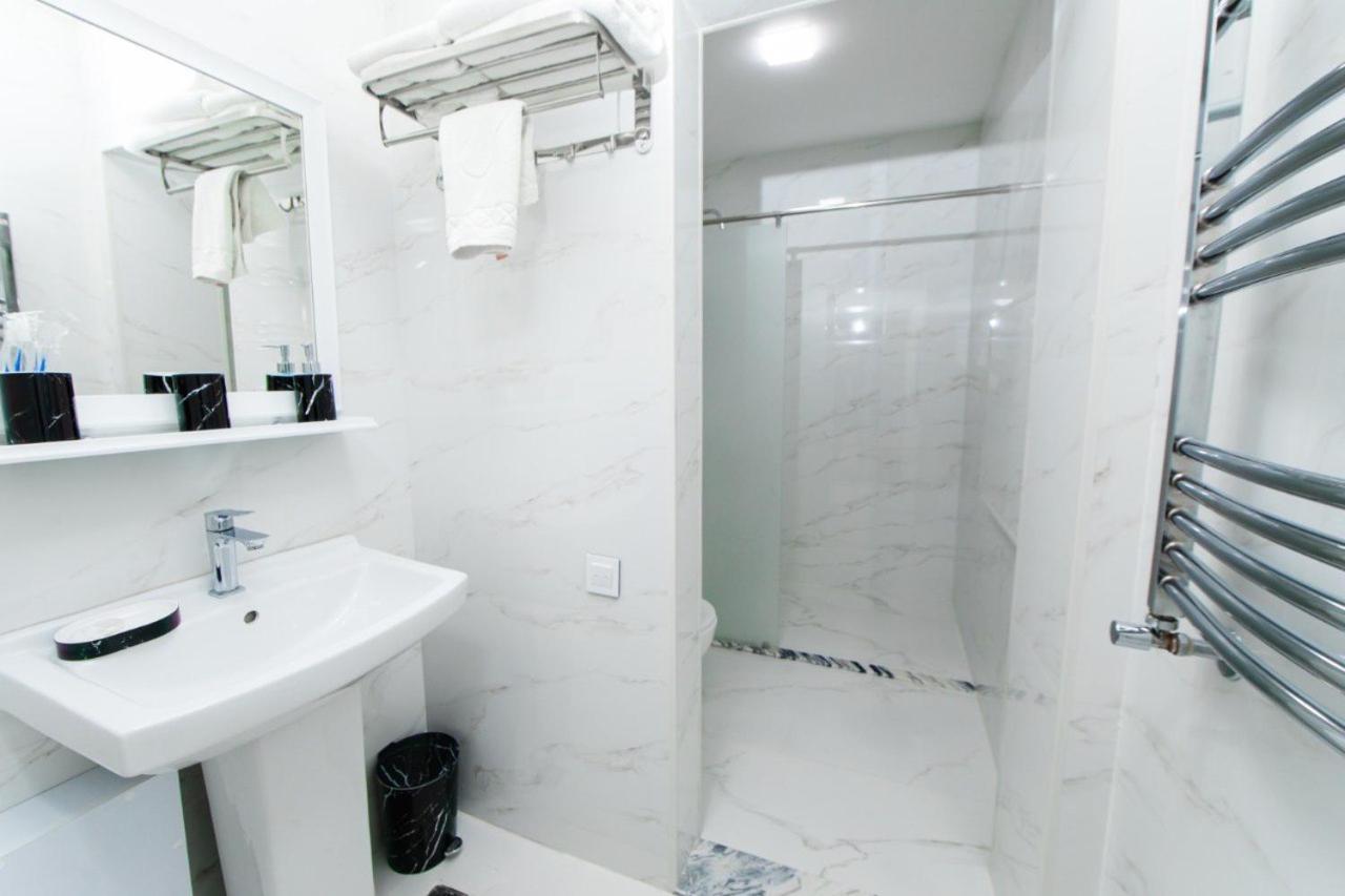 Alfa Hotel Baku Bagian luar foto